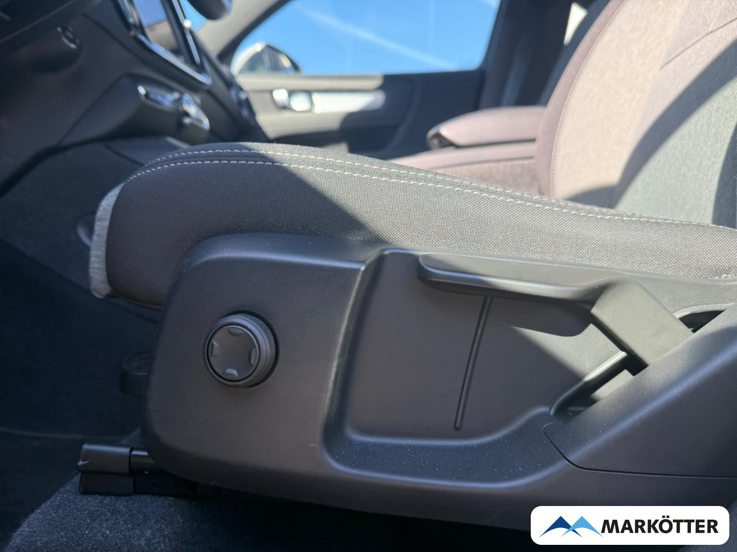 Fahrzeugabbildung Volvo XC40 T2 Core APPLE/CAM/NAVI/SHZ/LHZ/TEMPO