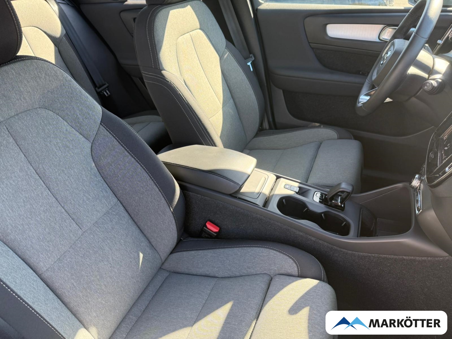 Fahrzeugabbildung Volvo XC40 T2 Core APPLE/CAM/NAVI/SHZ/LHZ/TEMPO