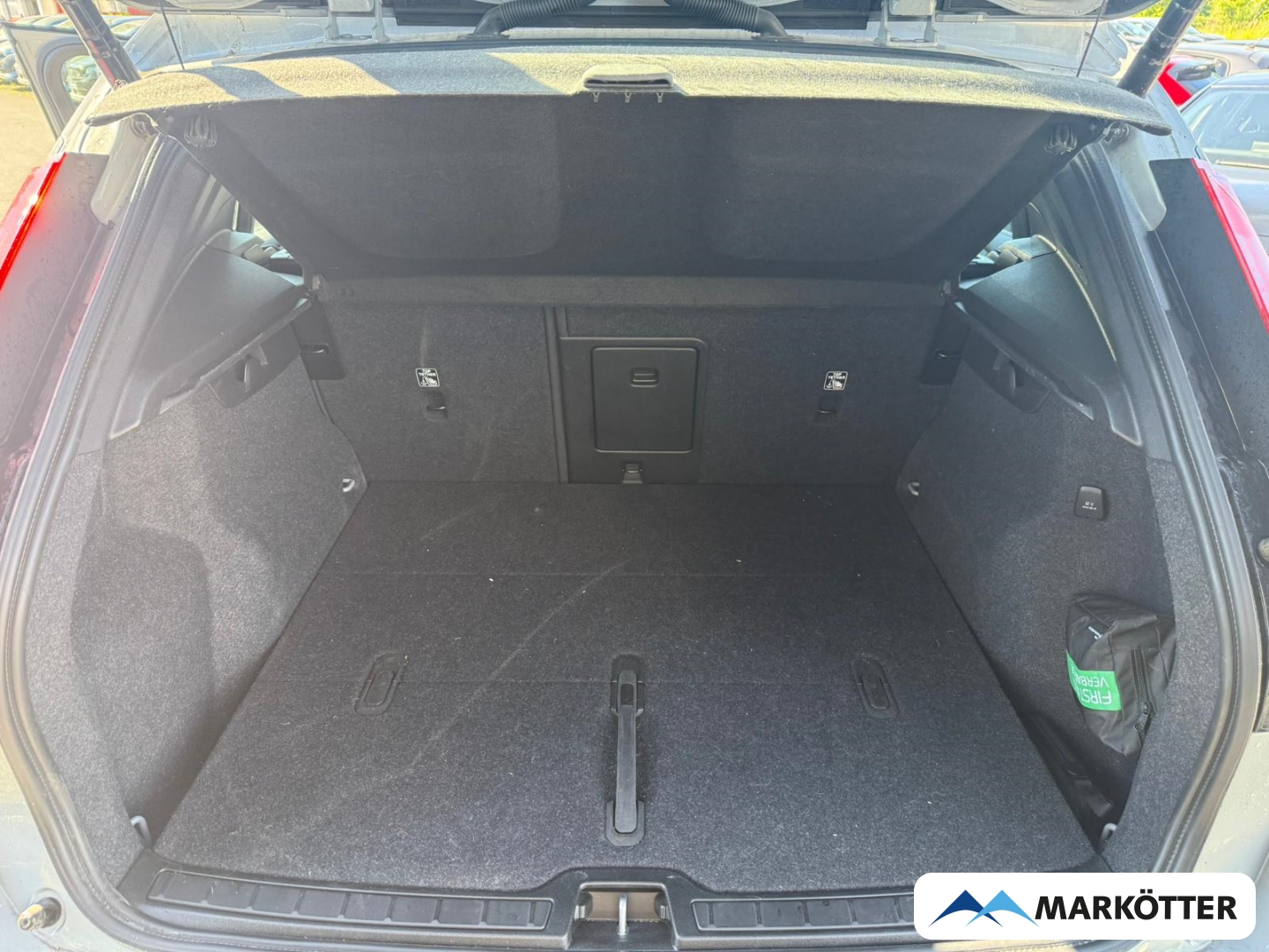 Fahrzeugabbildung Volvo XC40 T2 Core APPLE/CAM/NAVI/SHZ/LHZ/TEMPO