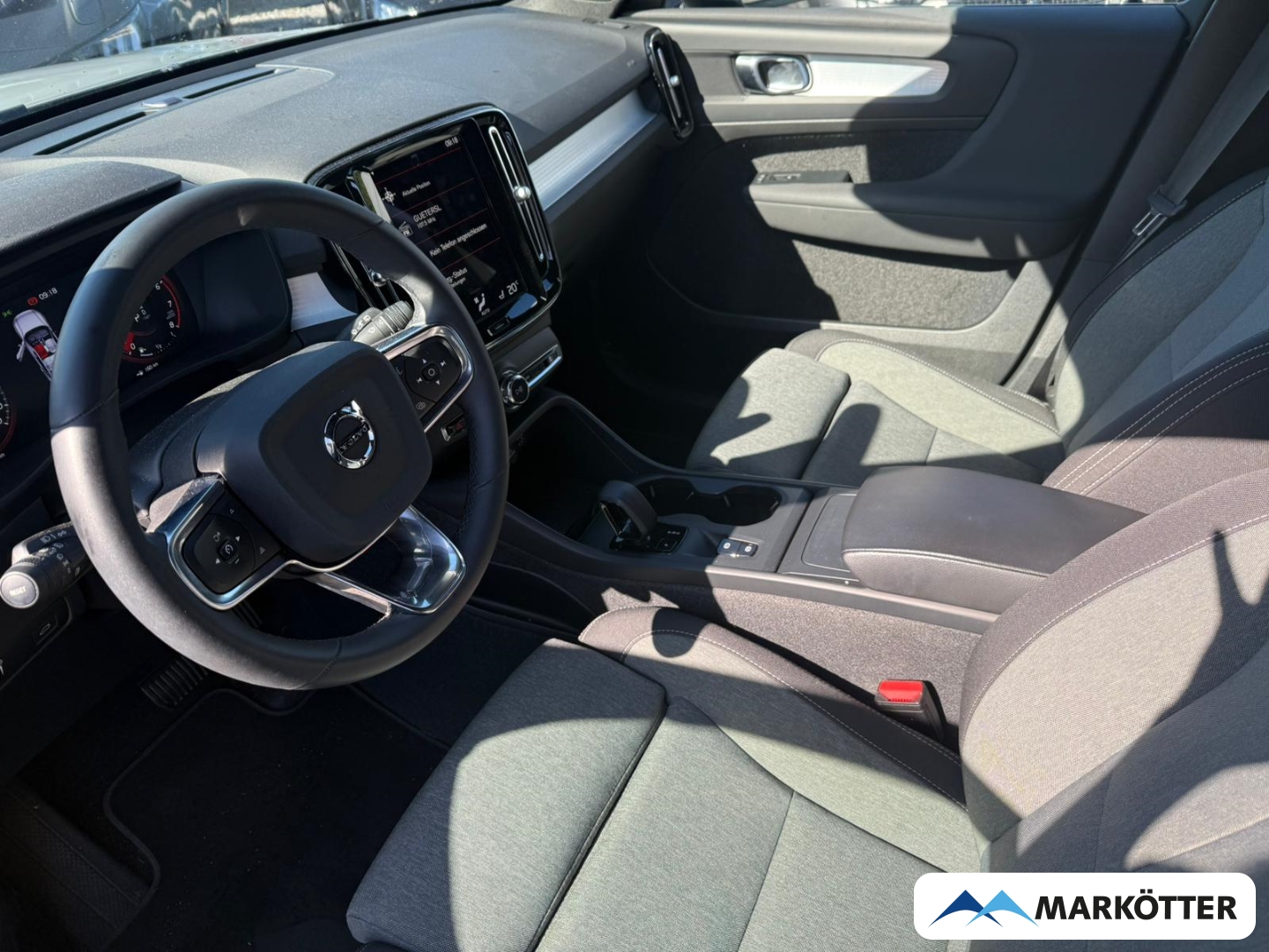 Fahrzeugabbildung Volvo XC40 T2 Core APPLE/CAM/NAVI/SHZ/LHZ/TEMPO