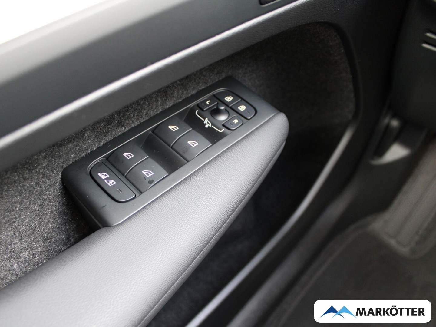 Fahrzeugabbildung Volvo XC40 B4 Plus Black Edition/360°Cam/AHK/