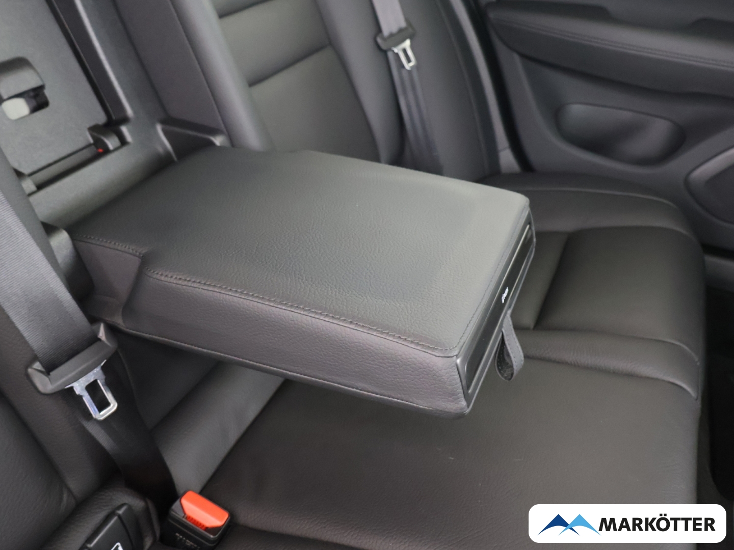 Fahrzeugabbildung Volvo V60 T6 AWD Recharge Plus Dark ACC/H&K/Memory