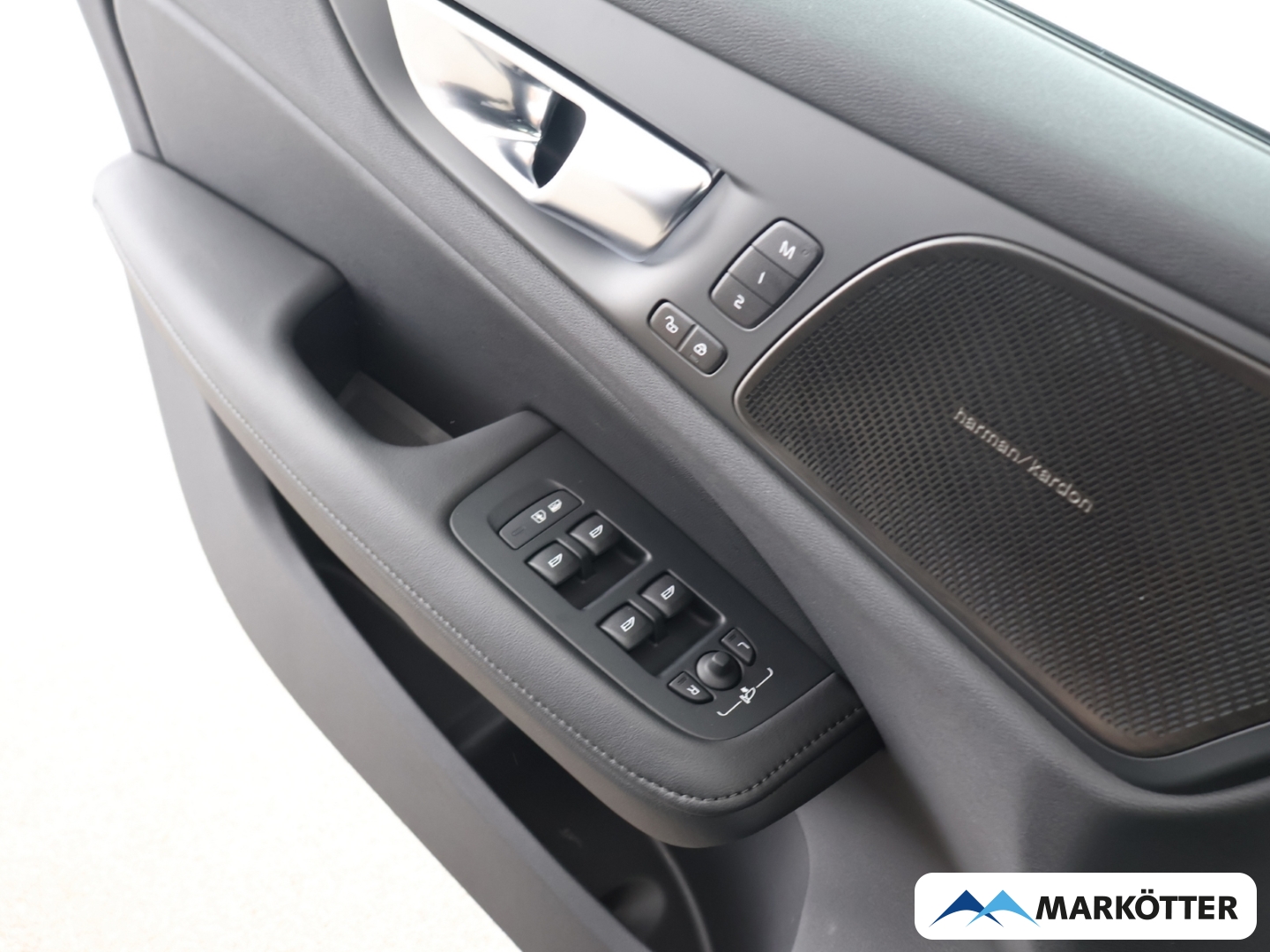 Fahrzeugabbildung Volvo V60 T6 AWD Recharge Plus Dark ACC/H&K/Memory