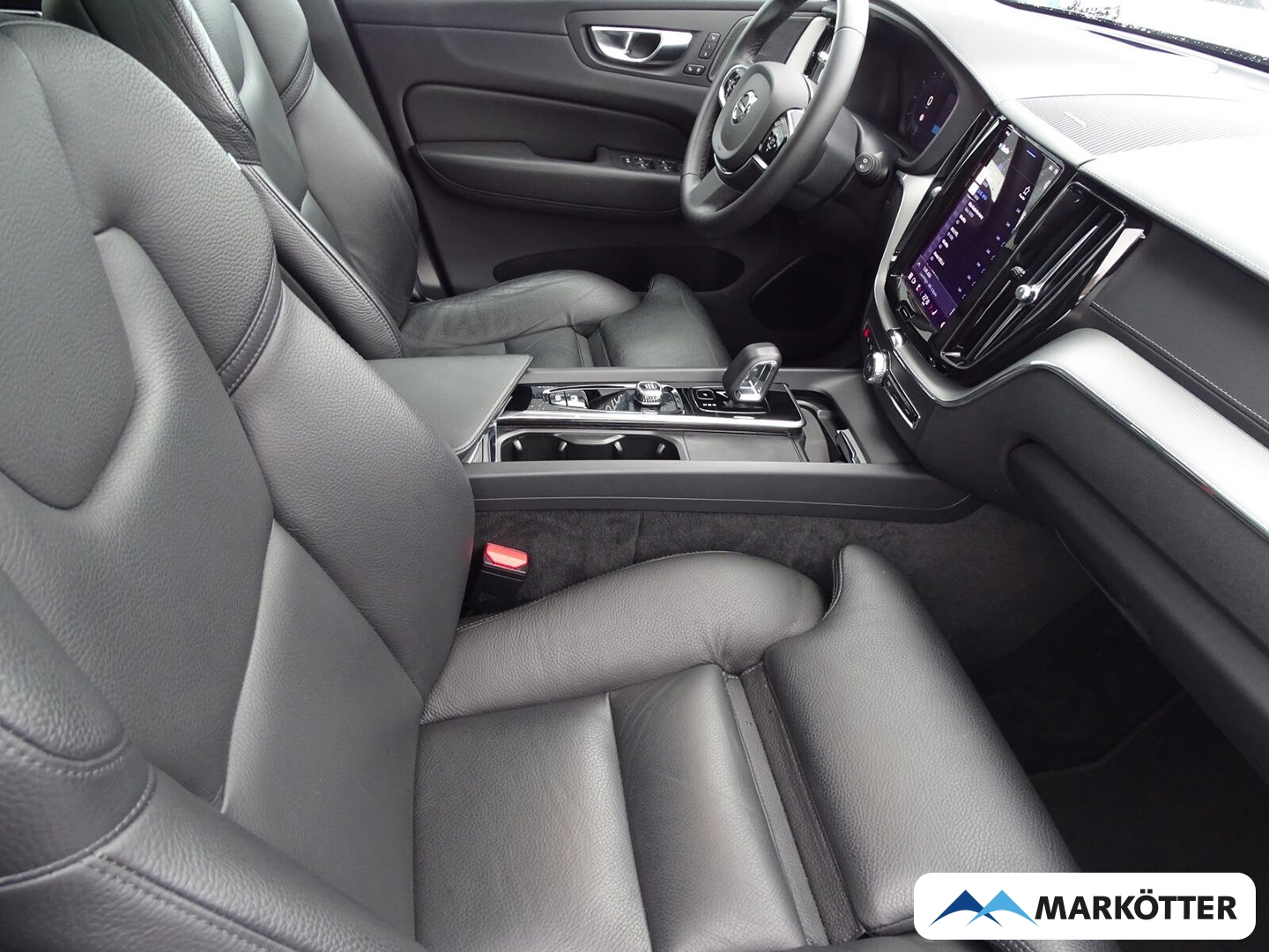 Fahrzeugabbildung Volvo XC60 PHEVEU6d Ultimate Dark Recharge Plug-In Hybrid AWD T8 Twin Engine PHEV EU6d