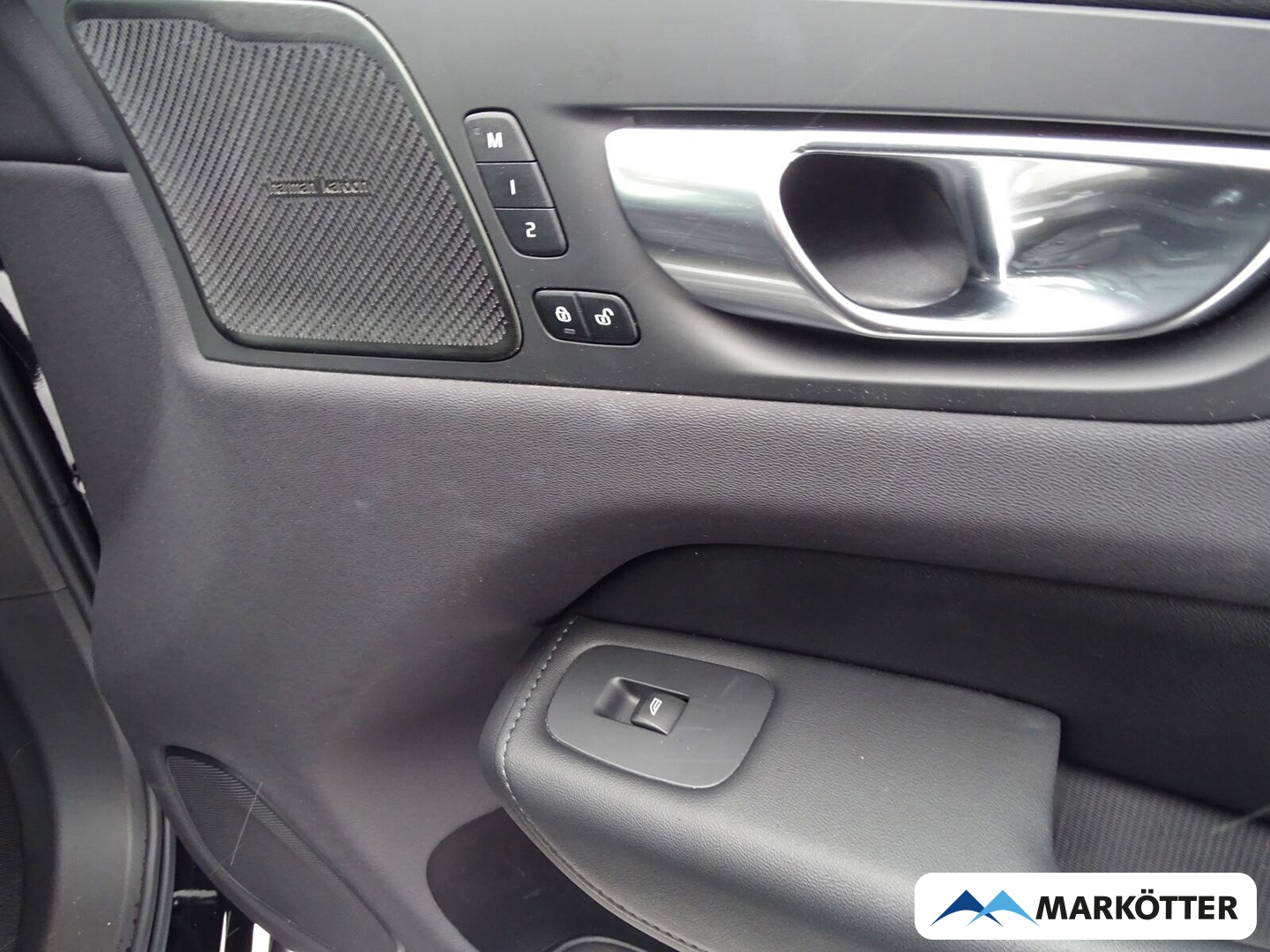 Fahrzeugabbildung Volvo XC60 PHEVEU6d Ultimate Dark Recharge Plug-In Hybrid AWD T8 Twin Engine PHEV EU6d