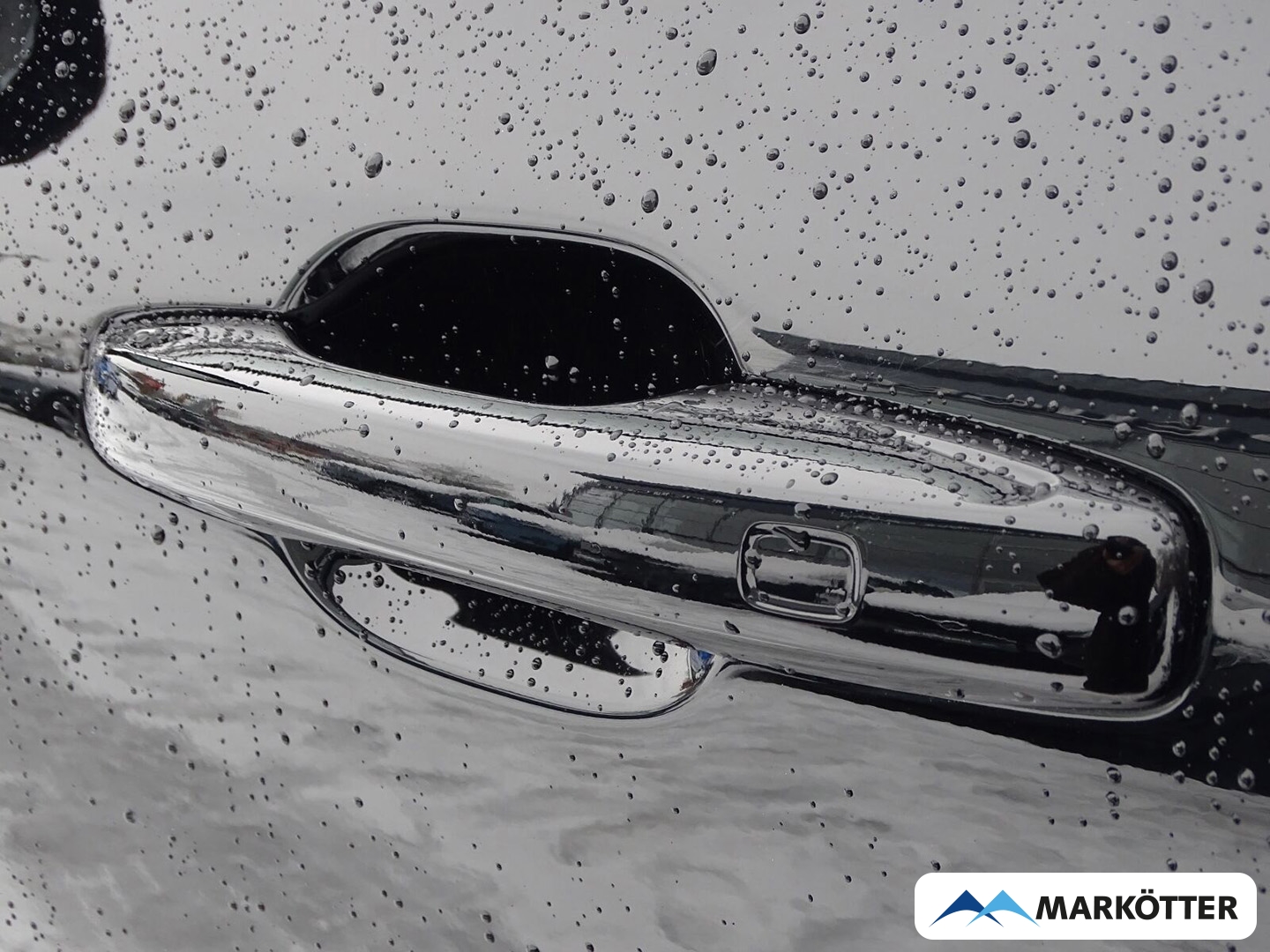 Fahrzeugabbildung Volvo XC60 PHEVEU6d Ultimate Dark Recharge Plug-In Hybrid AWD T8 Twin Engine PHEV EU6d