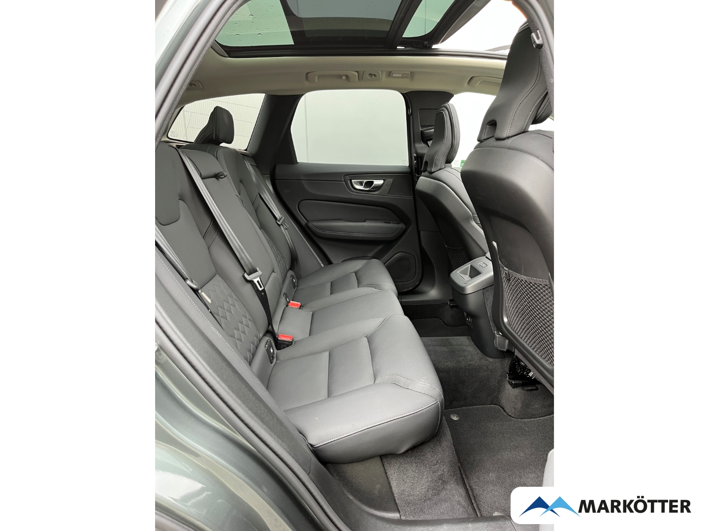 Fahrzeugabbildung Volvo XC60 B5 AWD Plus Dark ACC/HuD/360°/FACELIFT/S-Dach