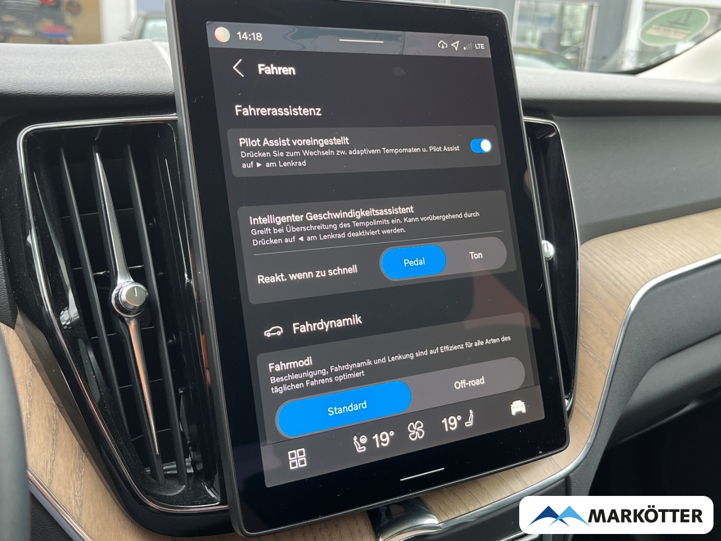 Fahrzeugabbildung Volvo XC60 B5 AWD Plus Dark ACC/HuD/360°/FACELIFT/S-Dach