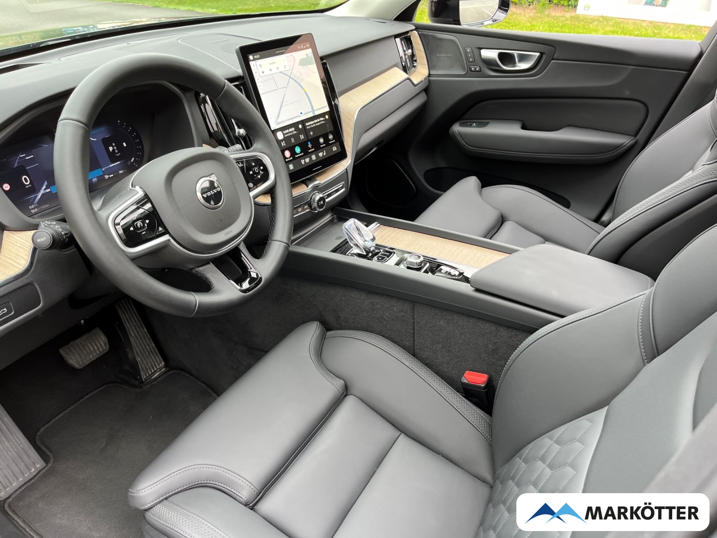 Fahrzeugabbildung Volvo XC60 B5 AWD Plus Dark ACC/HuD/360°/FACELIFT/S-Dach