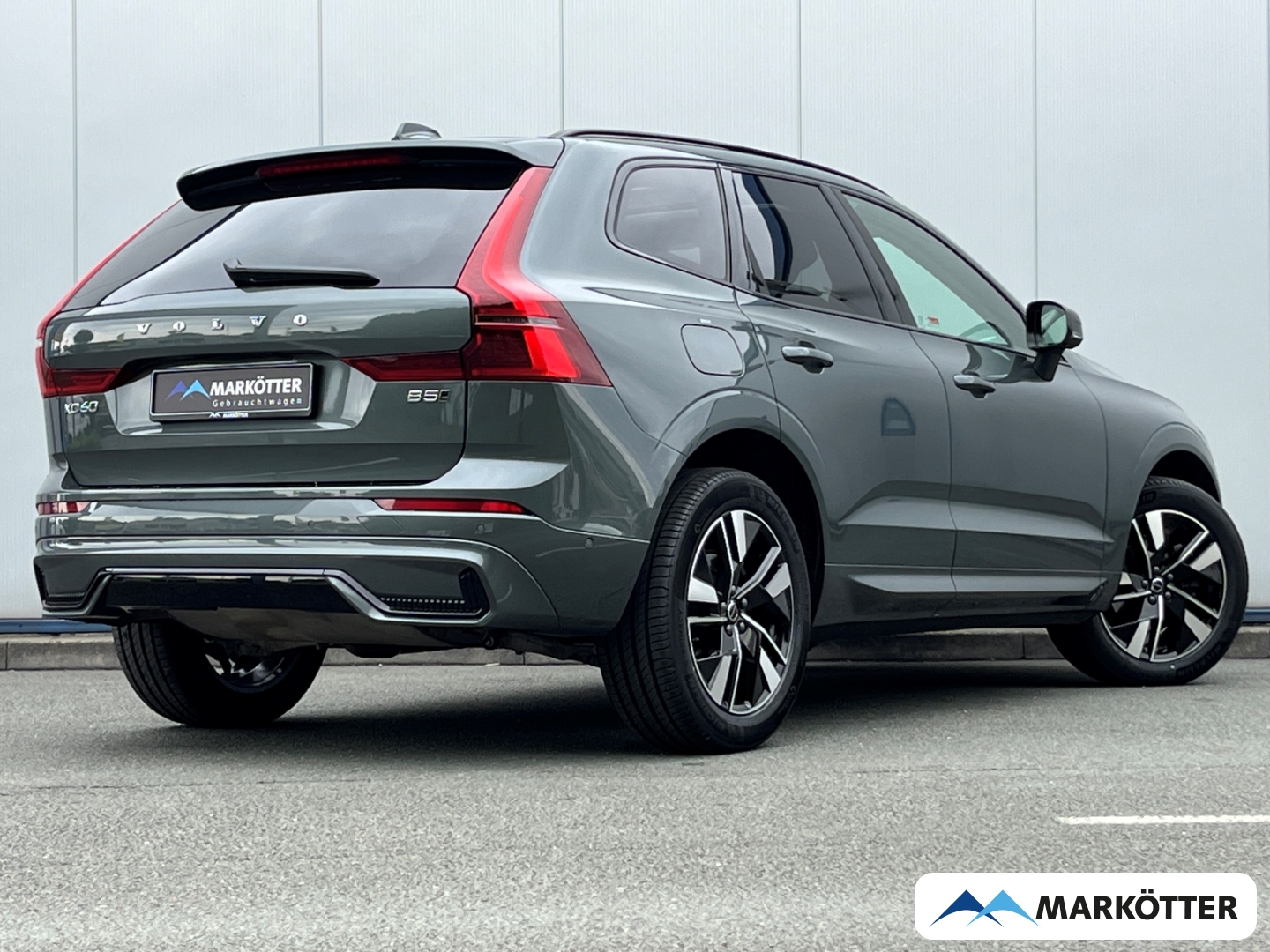 Fahrzeugabbildung Volvo XC60 B5 AWD Plus Dark ACC/HuD/360°/FACELIFT/S-Dach