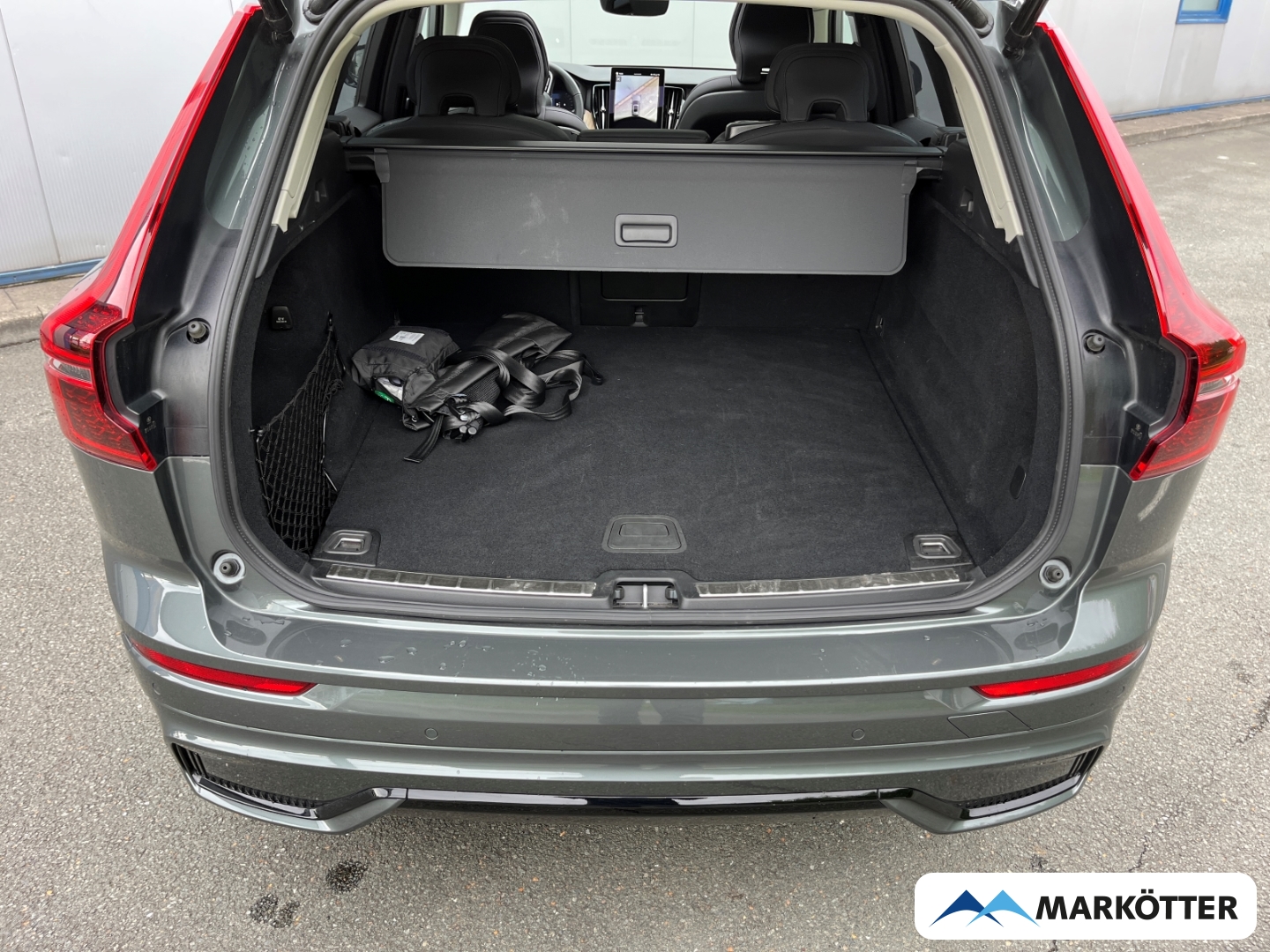 Fahrzeugabbildung Volvo XC60 B5 AWD Plus Dark ACC/HuD/360°/FACELIFT/S-Dach