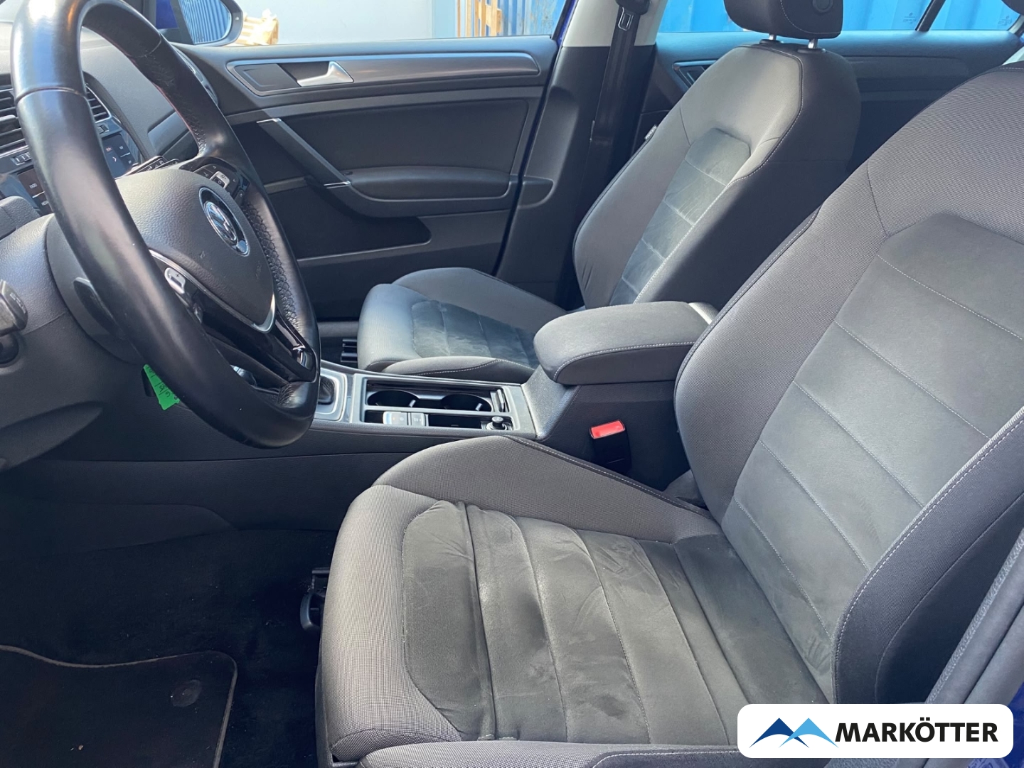 Fahrzeugabbildung Volkswagen Golf VII Variant Comfortline ACC/AHK/LED/SHZ