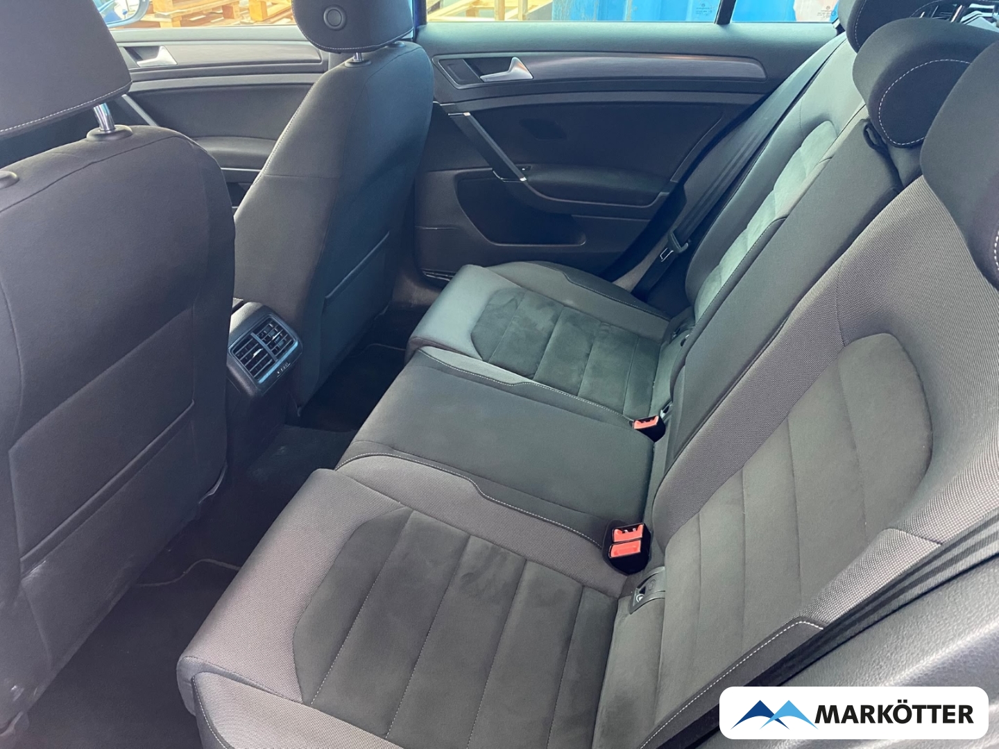 Fahrzeugabbildung Volkswagen Golf VII Variant Comfortline ACC/AHK/LED/SHZ