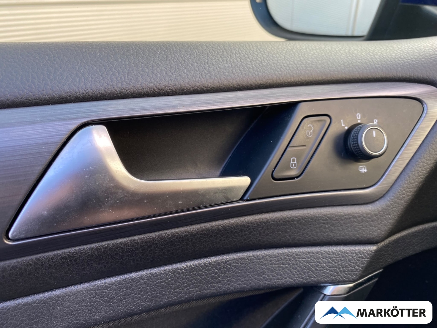 Fahrzeugabbildung Volkswagen Golf VII Variant Comfortline ACC/AHK/LED/SHZ