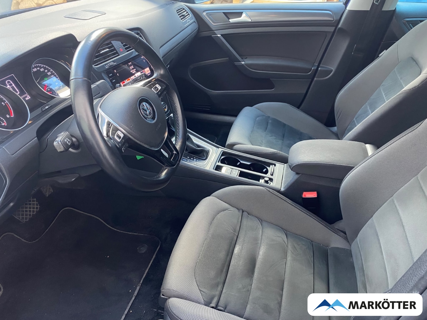 Fahrzeugabbildung Volkswagen Golf VII Variant Comfortline ACC/AHK/LED/SHZ