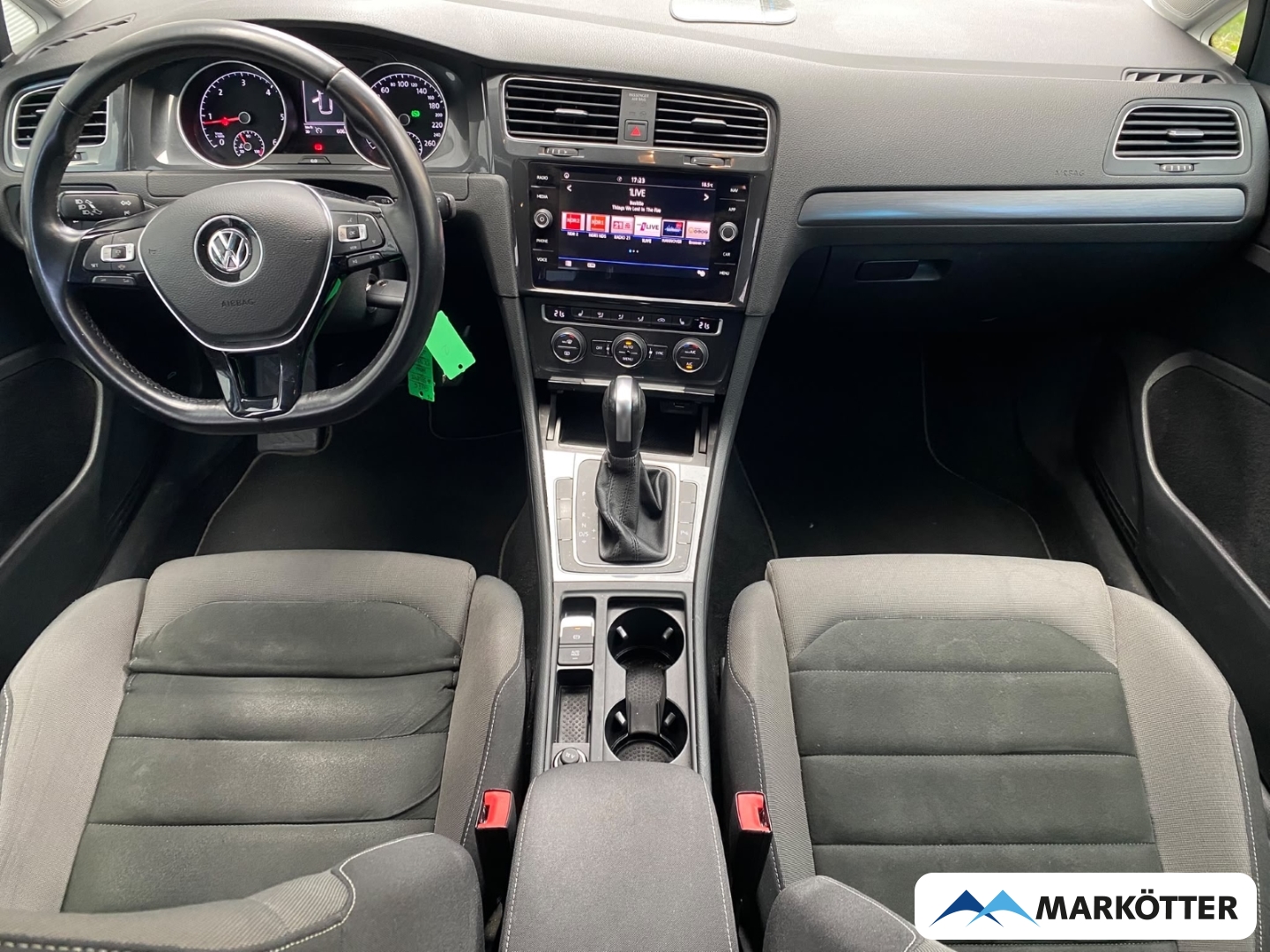Fahrzeugabbildung Volkswagen Golf VII Variant Comfortline ACC/AHK/LED/SHZ