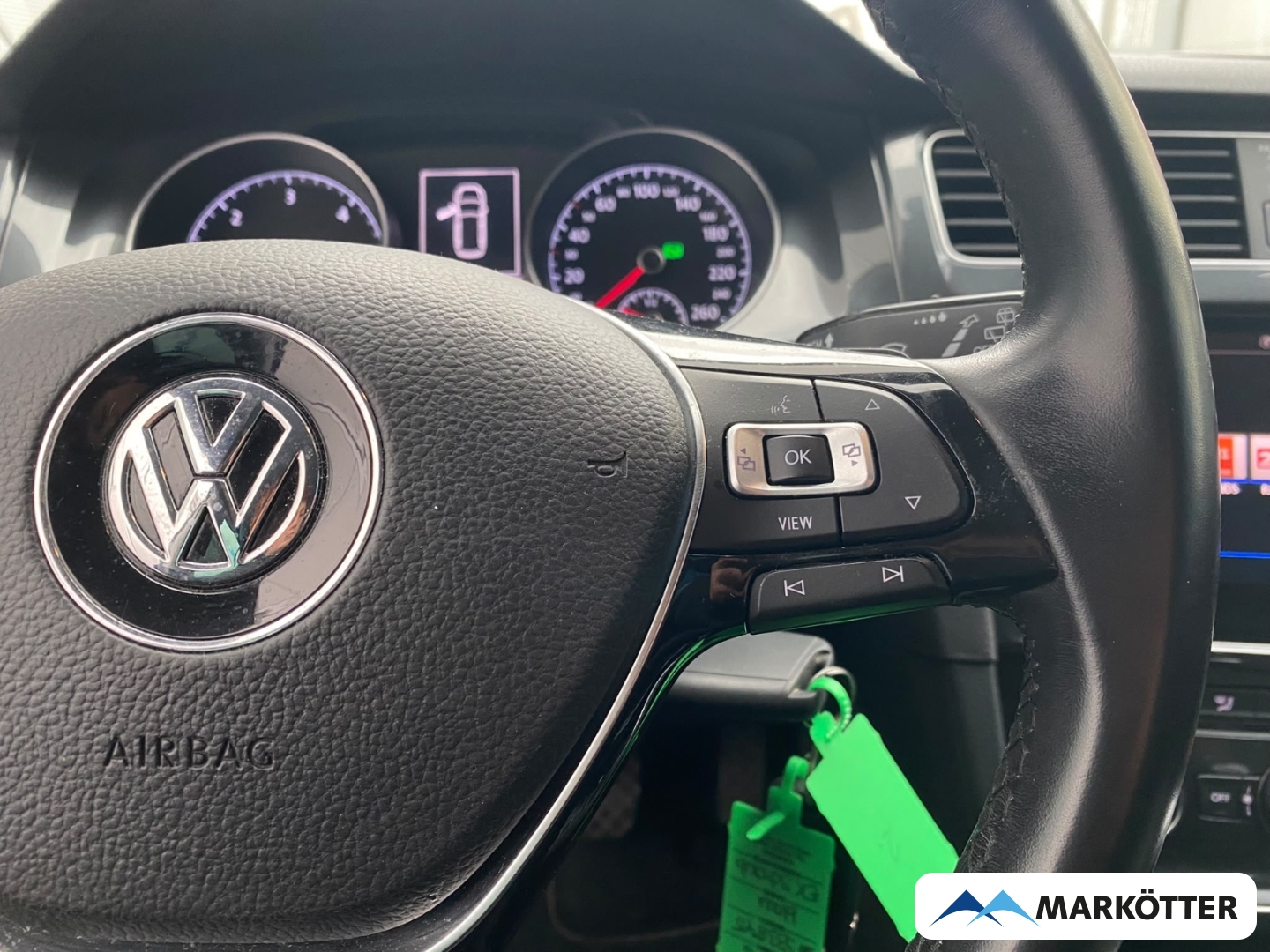 Fahrzeugabbildung Volkswagen Golf VII Variant Comfortline ACC/AHK/LED/SHZ