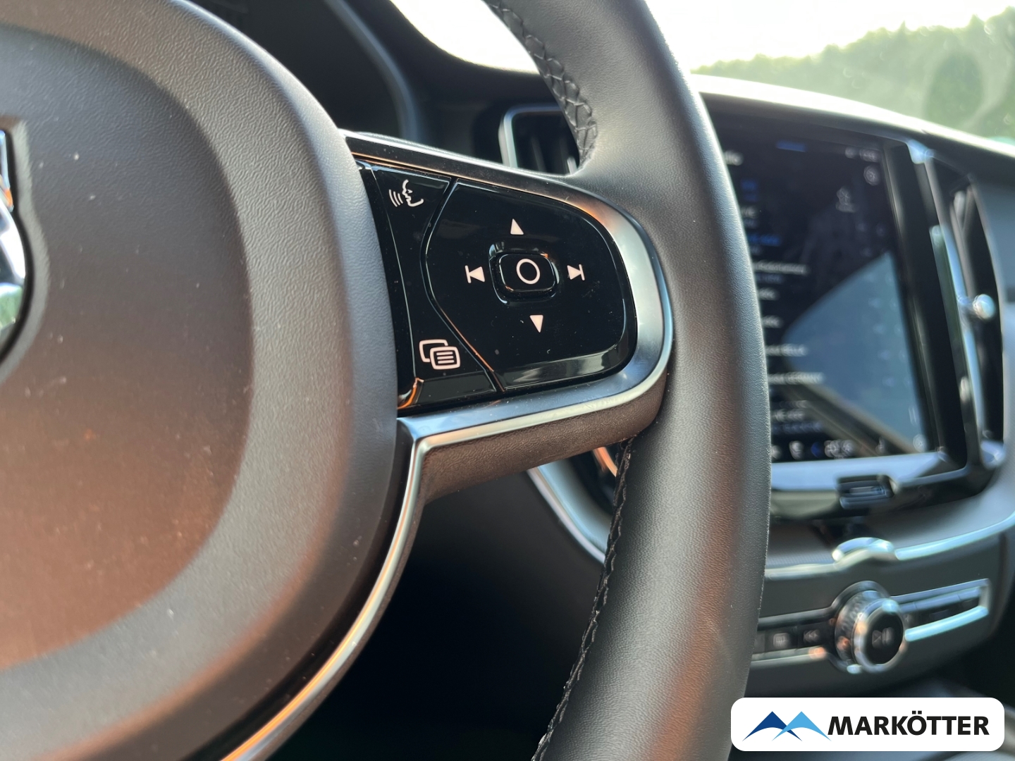 Fahrzeugabbildung Volvo XC60 T6 AWD Recharge Plus Dark ACC/StandH/Pano