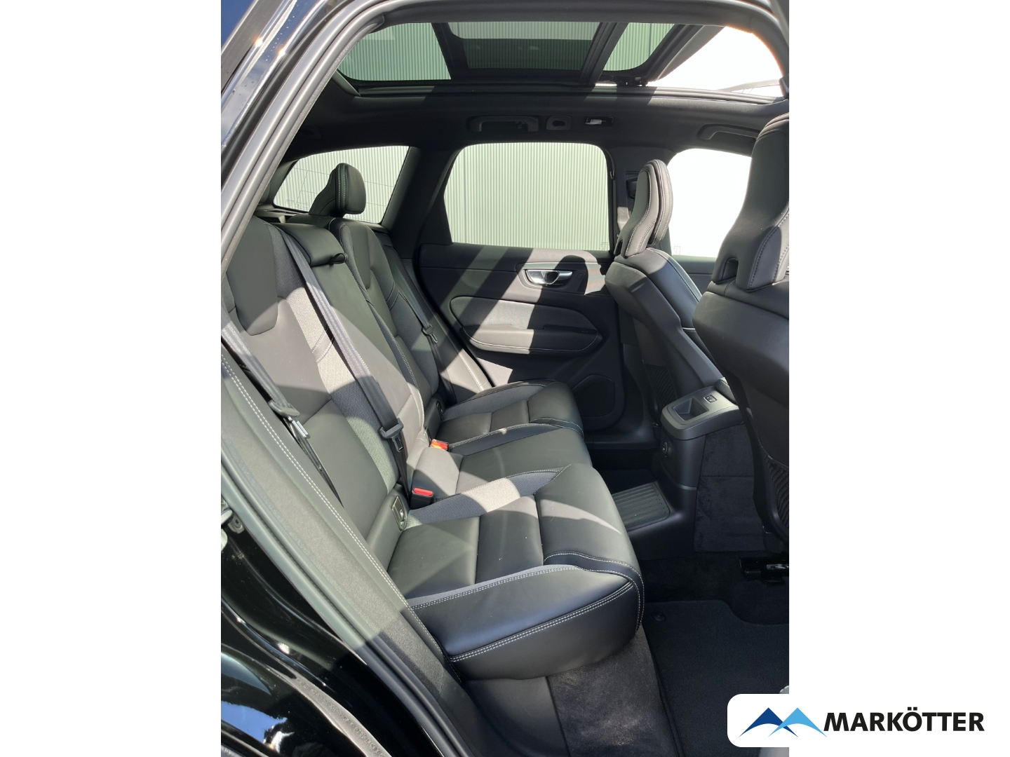 Fahrzeugabbildung Volvo XC60 T6 AWD Recharge Plus Dark ACC/StandH/Pano