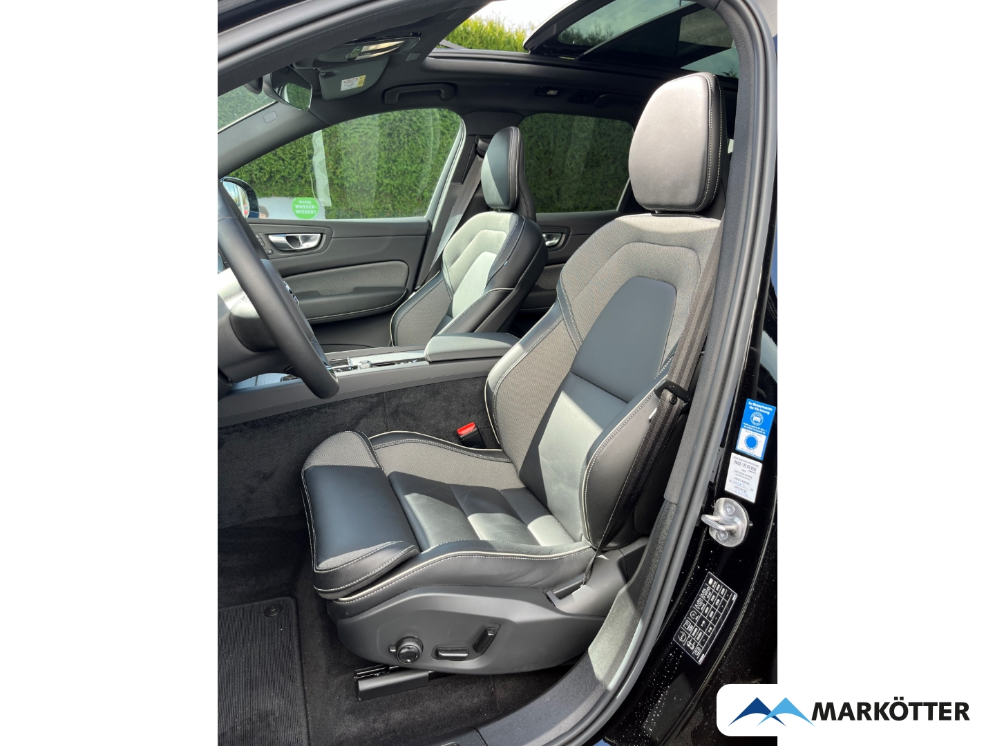 Fahrzeugabbildung Volvo XC60 T6 AWD Recharge Plus Dark ACC/StandH/Pano