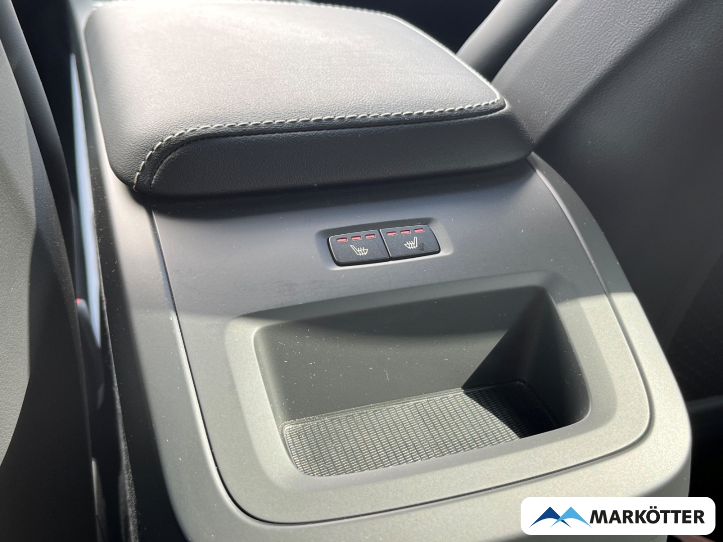 Fahrzeugabbildung Volvo XC60 T6 AWD Recharge Plus Dark ACC/StandH/Pano