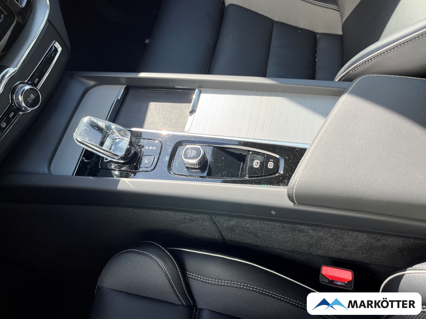 Fahrzeugabbildung Volvo XC60 T6 AWD Recharge Plus Dark ACC/StandH/Pano
