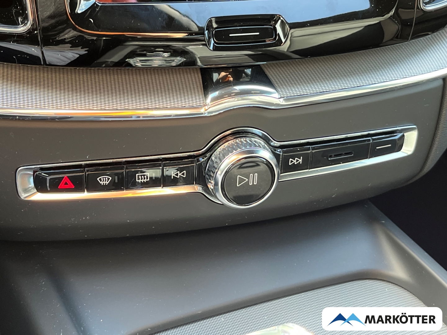 Fahrzeugabbildung Volvo XC60 T6 AWD Recharge Plus Dark ACC/StandH/Pano