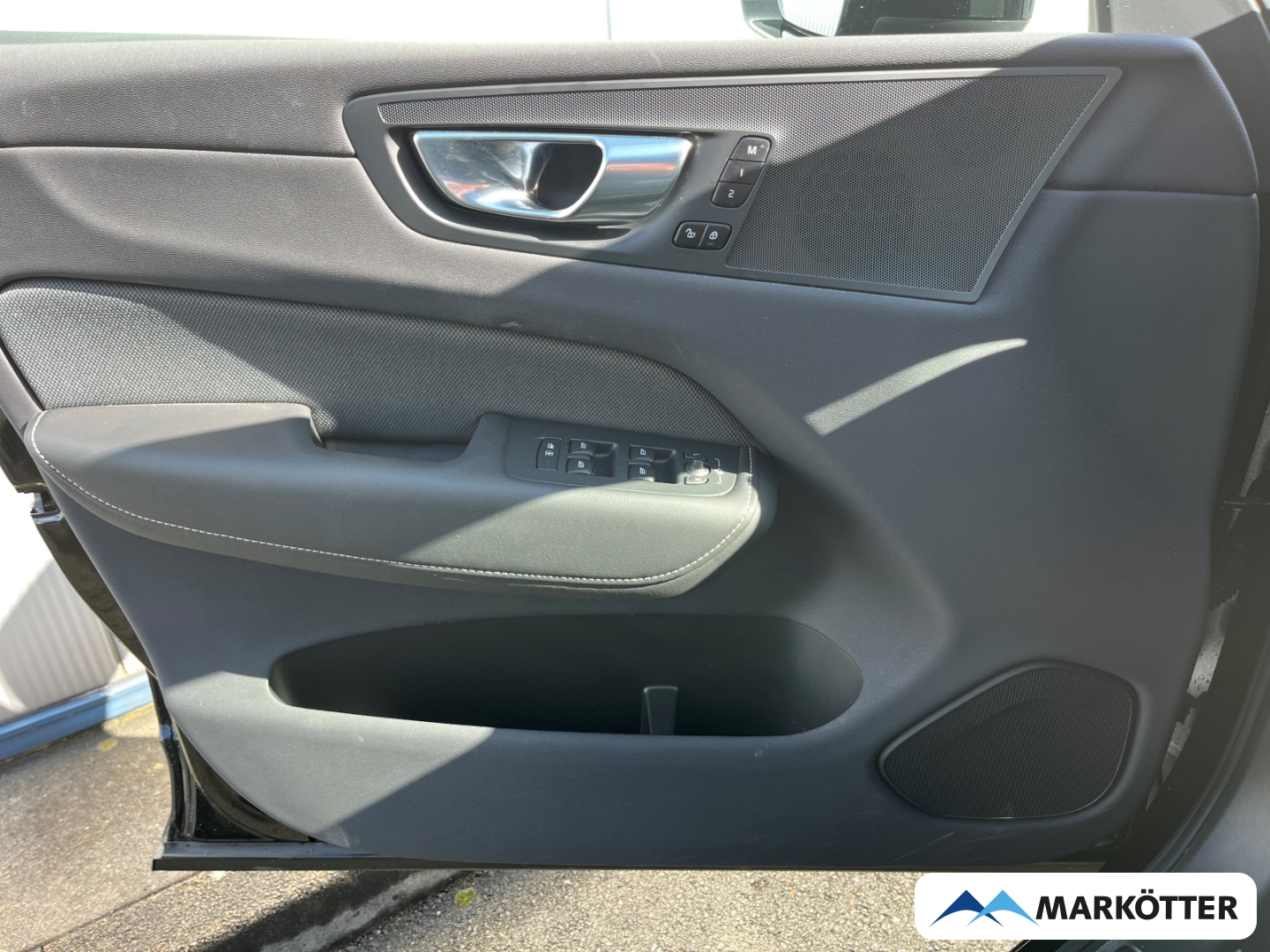 Fahrzeugabbildung Volvo XC60 T6 AWD Recharge Plus Dark ACC/StandH/Pano