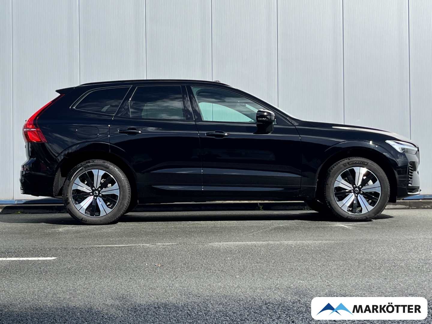 Fahrzeugabbildung Volvo XC60 T6 AWD Recharge Plus Dark ACC/StandH/Pano