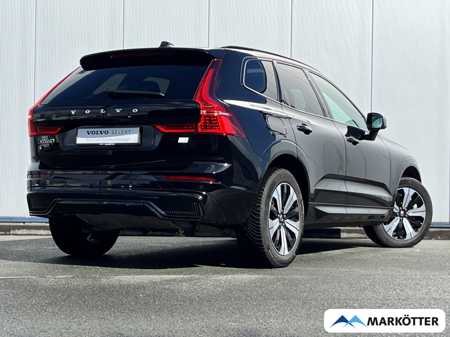 Fahrzeugabbildung Volvo XC60 T6 AWD Recharge Plus Dark ACC/StandH/Pano