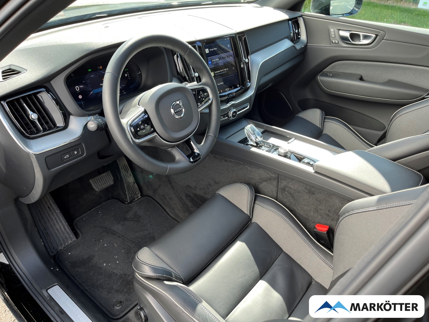 Fahrzeugabbildung Volvo XC60 T6 AWD Recharge Plus Dark ACC/StandH/Pano