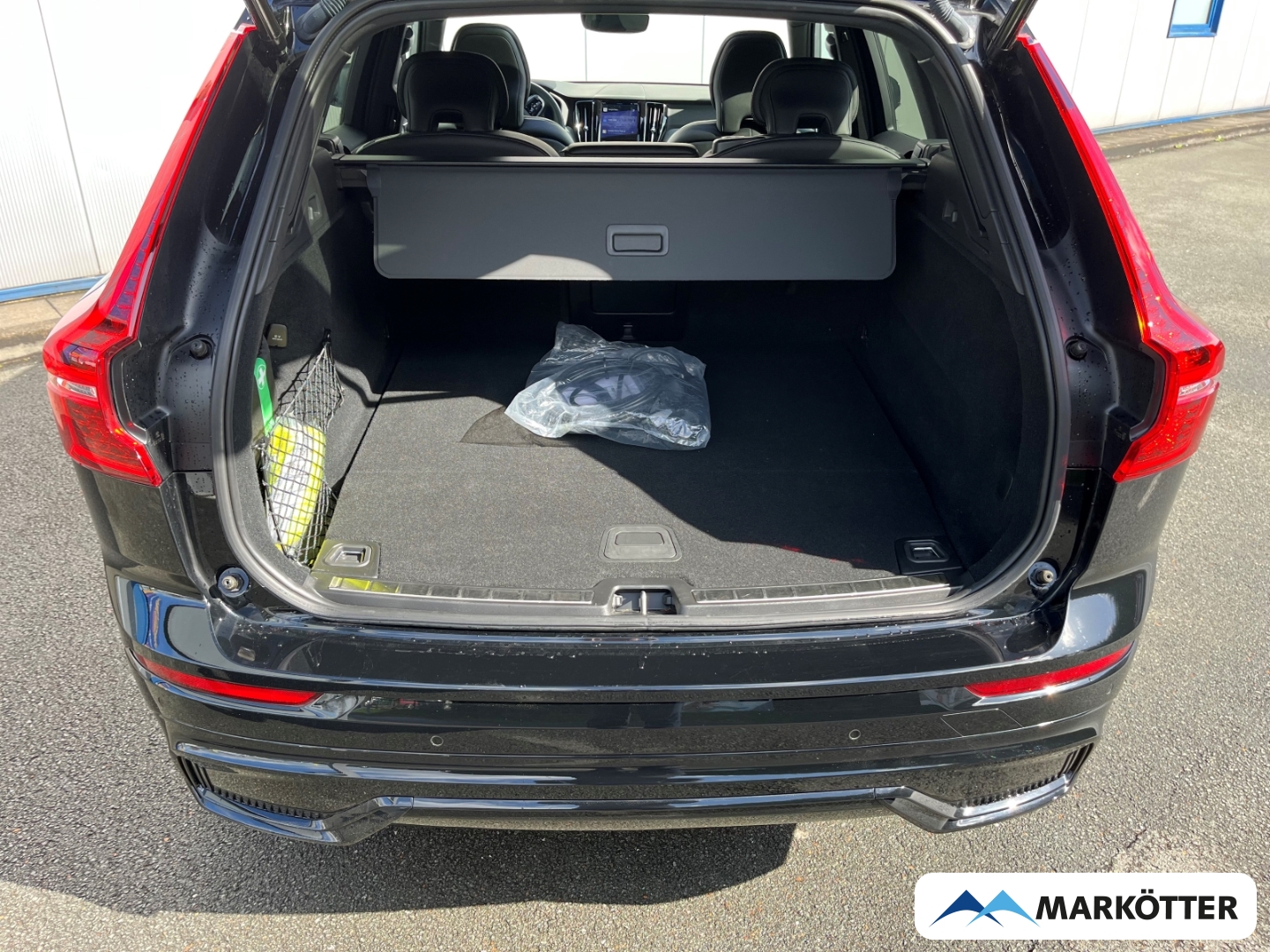 Fahrzeugabbildung Volvo XC60 T6 AWD Recharge Plus Dark ACC/StandH/Pano