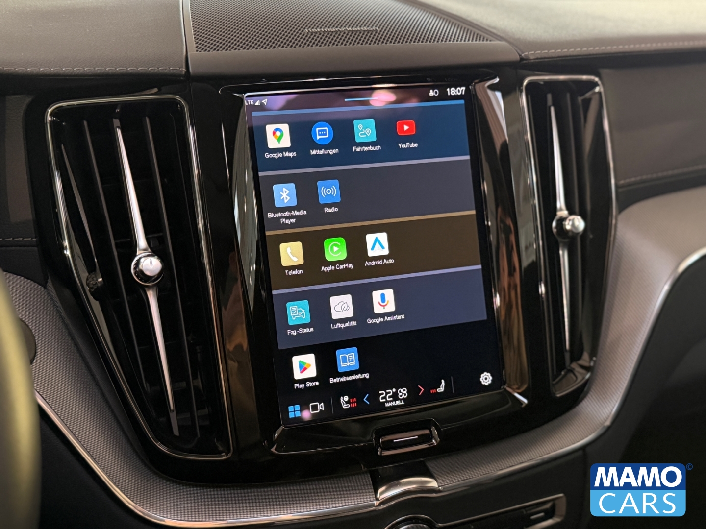 Fahrzeugabbildung Volvo XC60 B5 Ultra Dark ACC/BLIS/HUD/360°/H&K/PANO