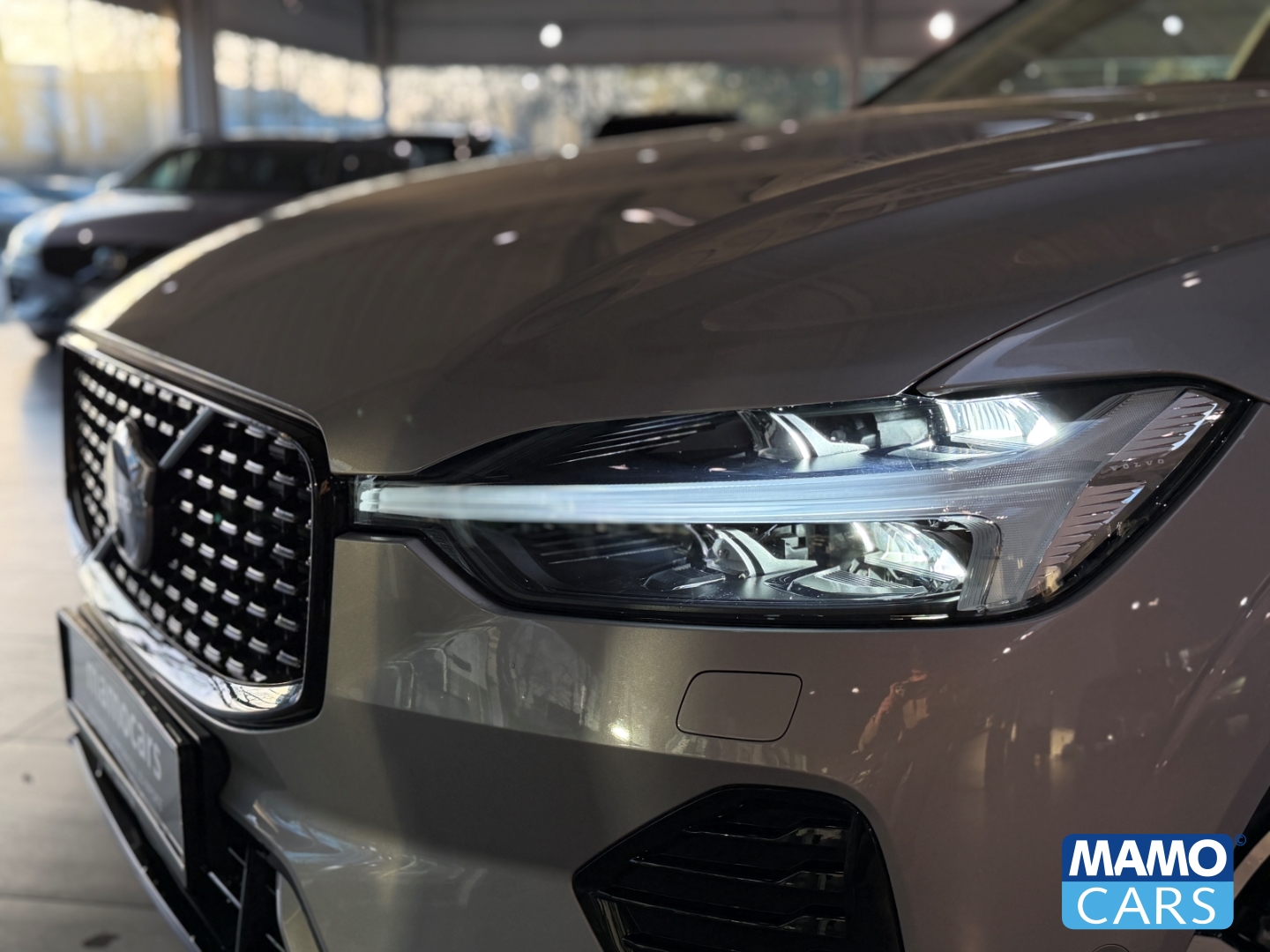 Fahrzeugabbildung Volvo XC60 B5 Ultra Dark ACC/BLIS/HUD/360°/H&K/PANO