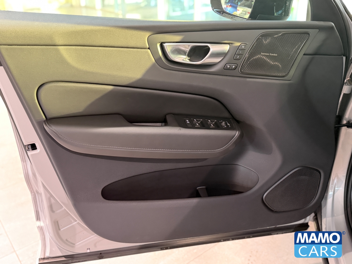 Fahrzeugabbildung Volvo XC60 B5 Ultra Dark ACC/BLIS/HUD/360°/H&K/PANO