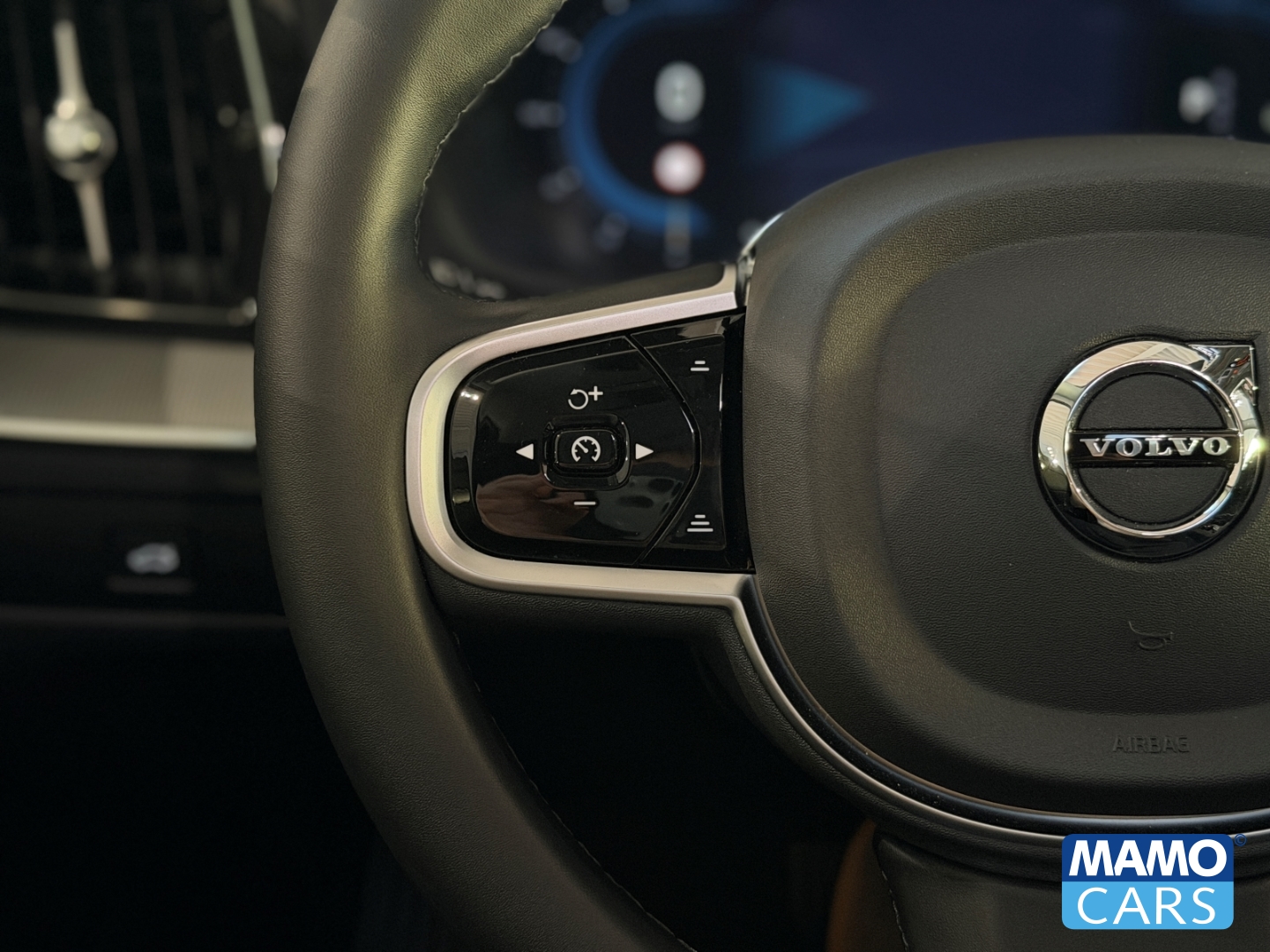 Fahrzeugabbildung Volvo XC60 B5 Ultra Dark ACC/BLIS/HUD/360°/H&K/PANO