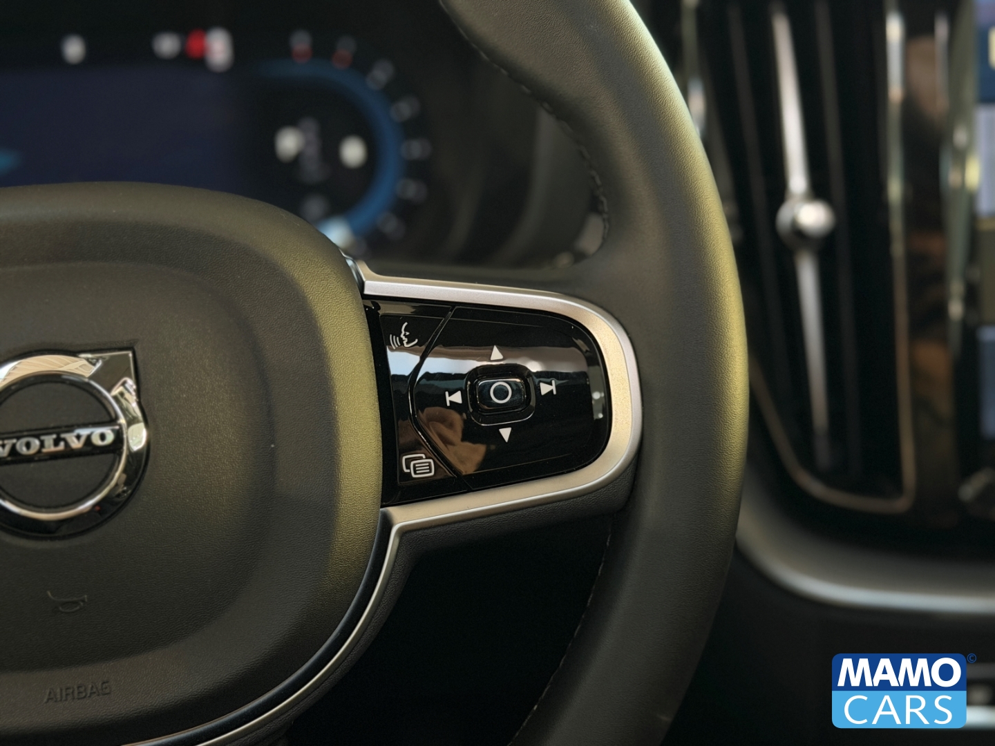 Fahrzeugabbildung Volvo XC60 B5 Ultra Dark ACC/BLIS/HUD/360°/H&K/PANO