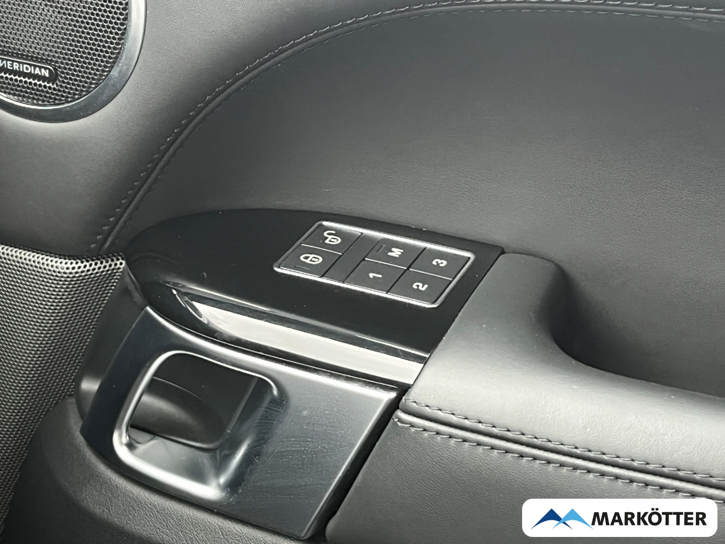 Fahrzeugabbildung Land Rover Range Rover Sport D300 SDV6 HSE Dynamic ACC/Pano