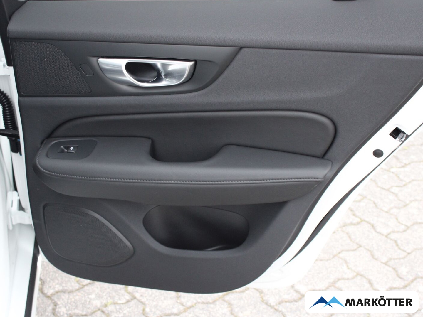 Fahrzeugabbildung Volvo V60 T6 Plus Dark AWD/360 Grad/PANO/4x SHZ/LHZ/LED