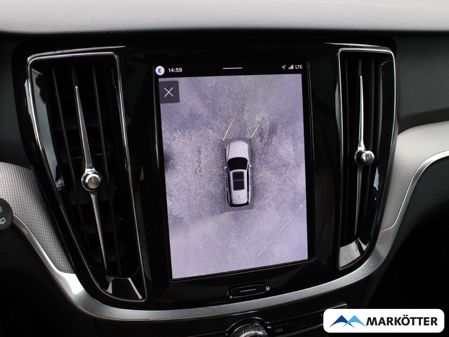 Fahrzeugabbildung Volvo V60 T6 Plus Dark AWD/360 Grad/PANO/4x SHZ/LHZ/LED