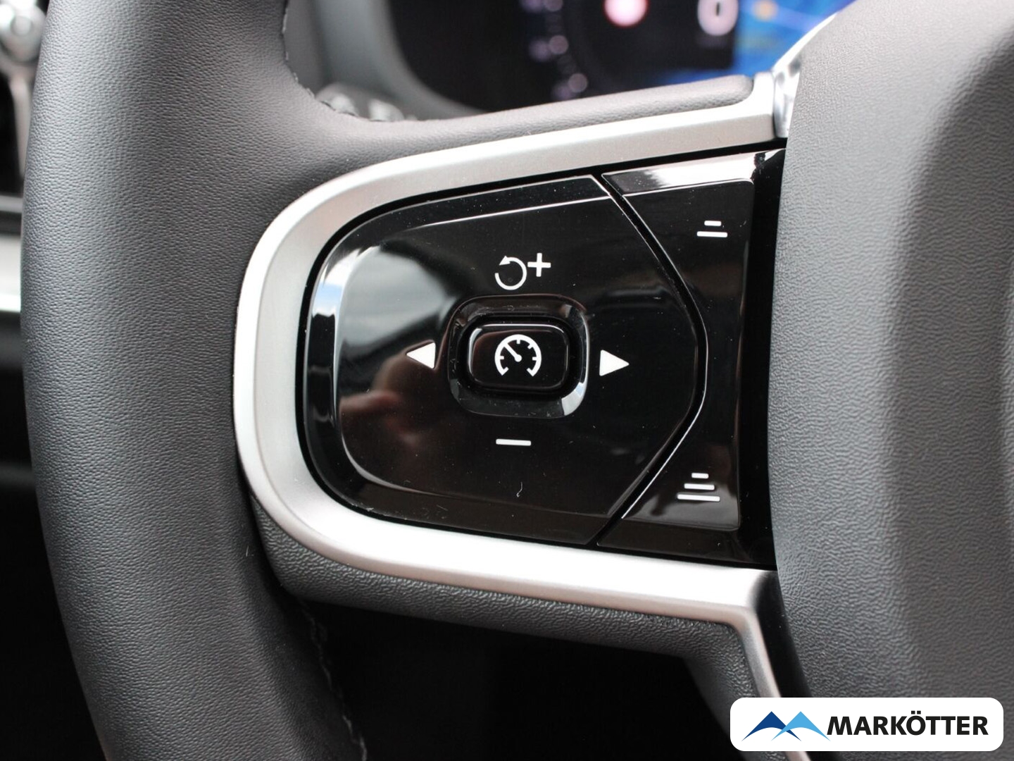 Fahrzeugabbildung Volvo V60 T6 Plus Dark AWD/360 Grad/PANO/4x SHZ/LHZ/LED
