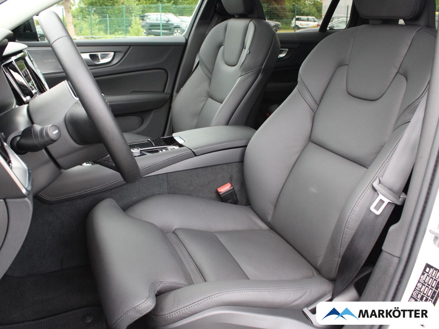 Fahrzeugabbildung Volvo V60 T6 Plus Dark AWD/360 Grad/PANO/4x SHZ/LHZ/LED