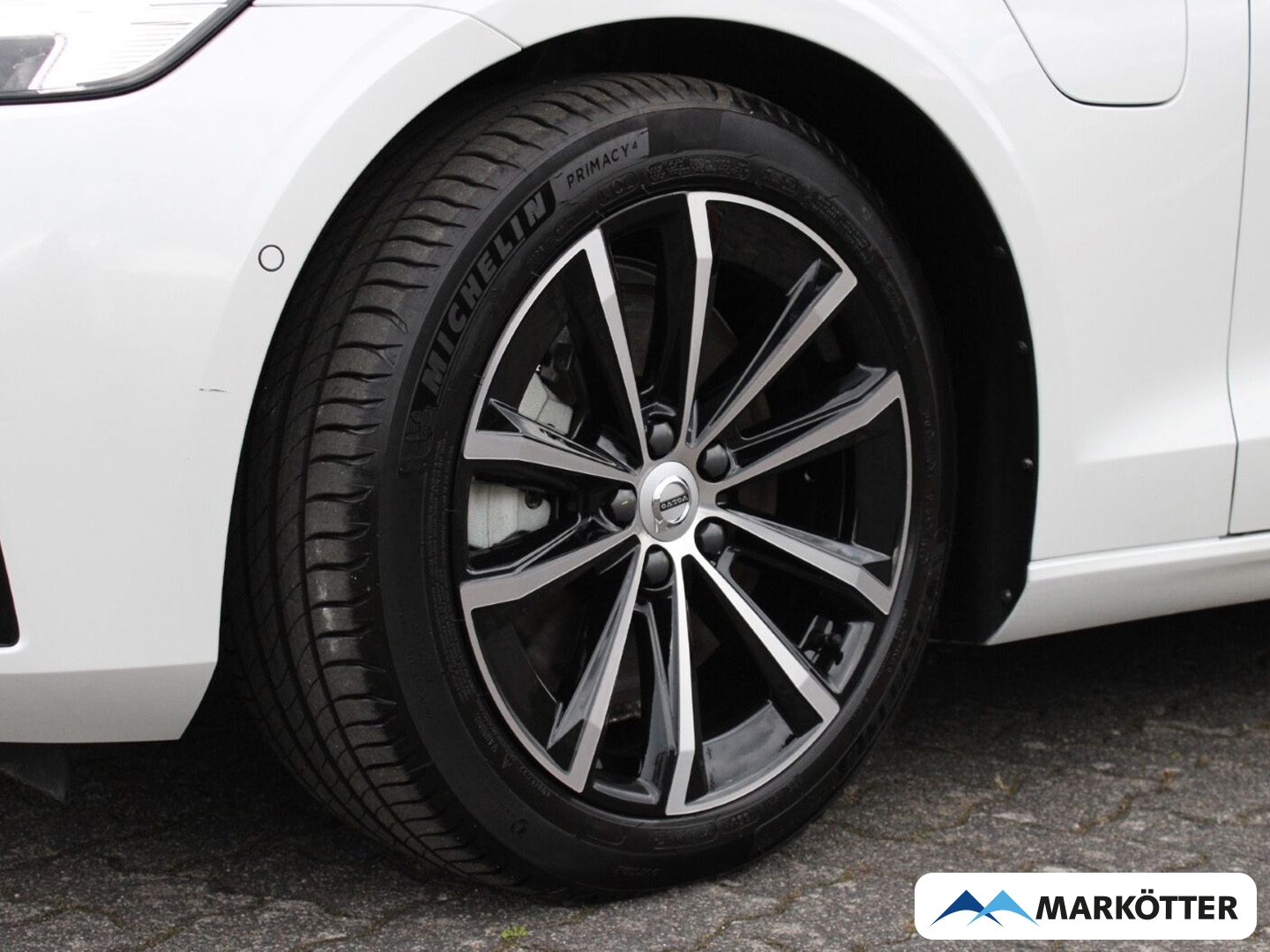 Fahrzeugabbildung Volvo V60 T6 Plus Dark AWD/360 Grad/PANO/4x SHZ/LHZ/LED