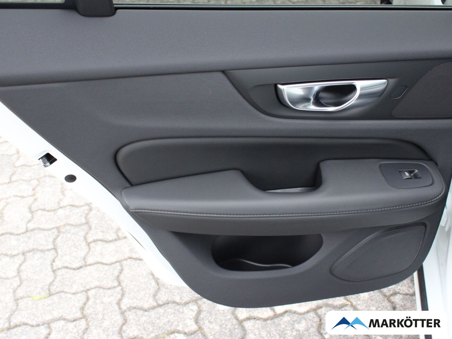 Fahrzeugabbildung Volvo V60 T6 Plus Dark AWD/360 Grad/PANO/4x SHZ/LHZ/LED