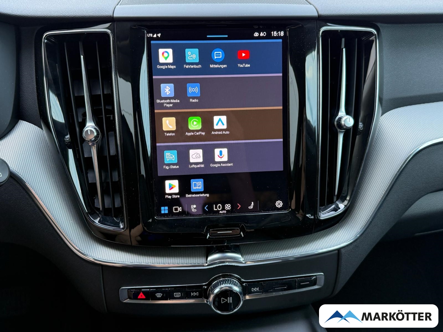 Fahrzeugabbildung Volvo XC60 B4 Core AHK/ACC/CAM/DAB/LHZ/NAVI/4xSHZ