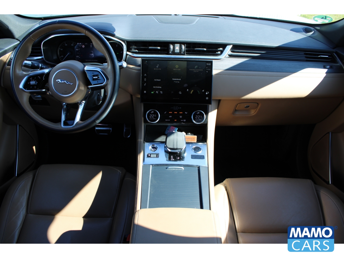 Fahrzeugabbildung Jaguar F-Pace SE AWD AHK/Pixel/Allwetter/Memory/Portofino