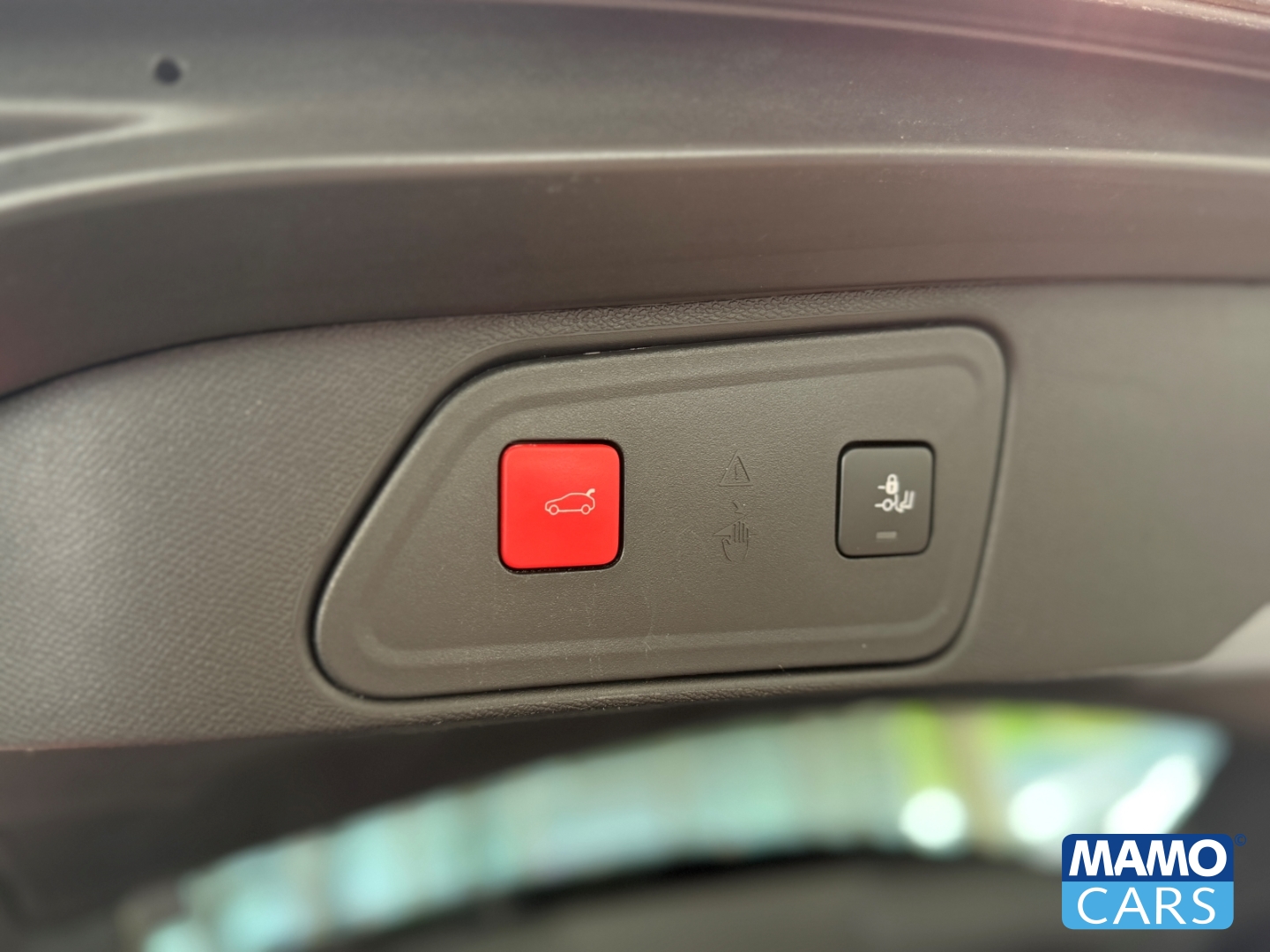 Fahrzeugabbildung Peugeot 3008 1.5 GT BlueHDi ACC/BLIS/CAM/SHZ/LED