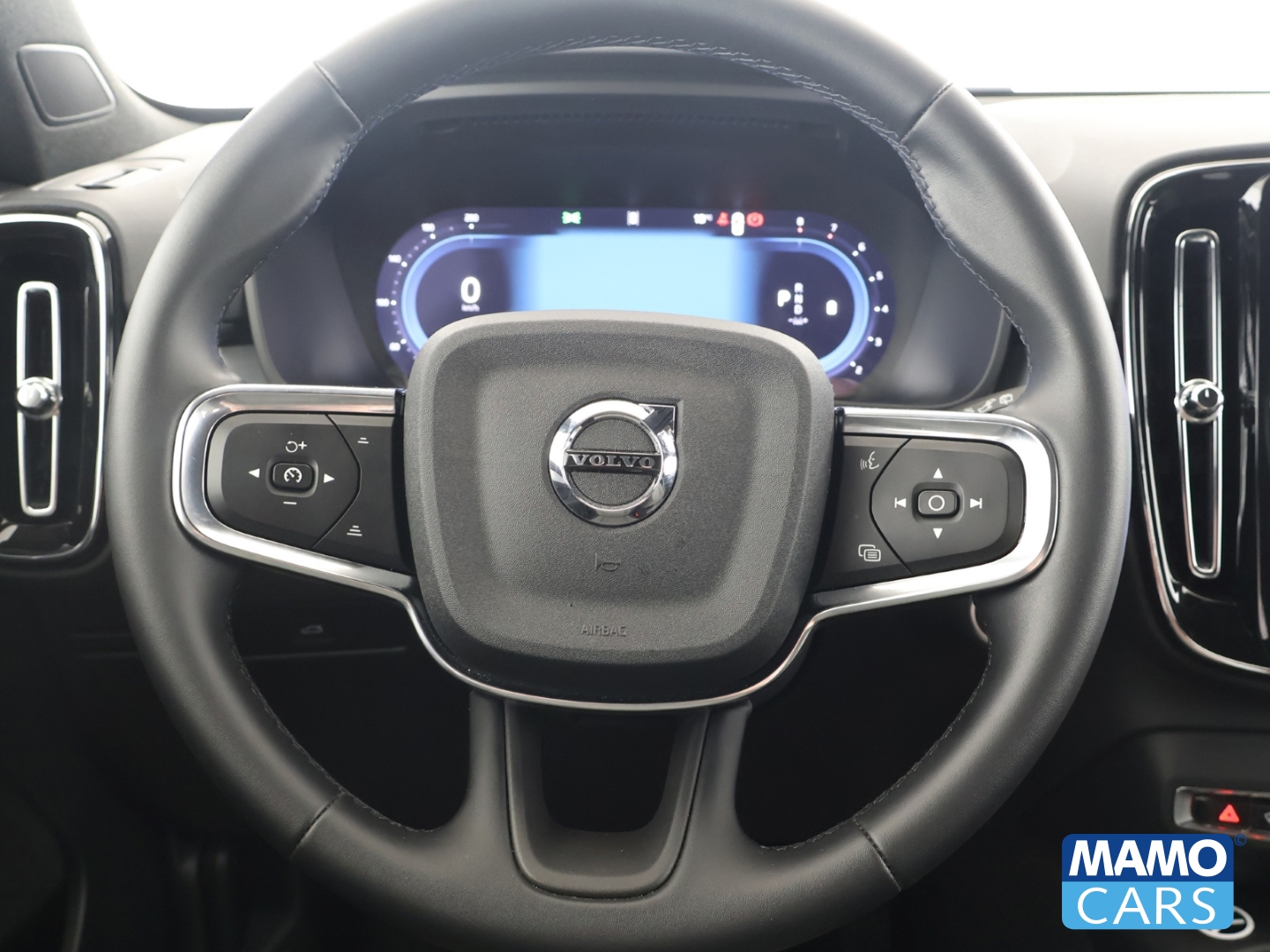 Fahrzeugabbildung Volvo XC40 B3 Plus Dark 2WD 360CAM/GOOGLE/SHZ