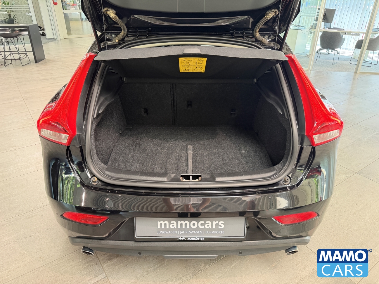 Fahrzeugabbildung Volvo V40 T3 Momentum AHK/SHZ/FSH/CAM/NAVI/LED/KLIMA