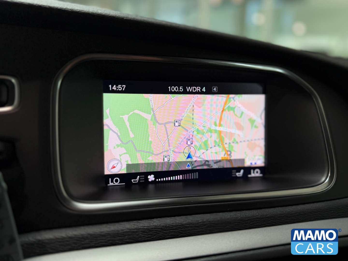 Fahrzeugabbildung Volvo V40 T3 Momentum AHK/SHZ/FSH/CAM/NAVI/LED/KLIMA